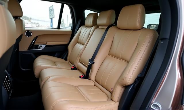 新品同様に復元されたレンジローバーのレザーシート